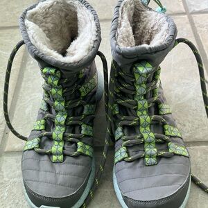Women’s Nike Gray and Green Winter Boots size 7.5